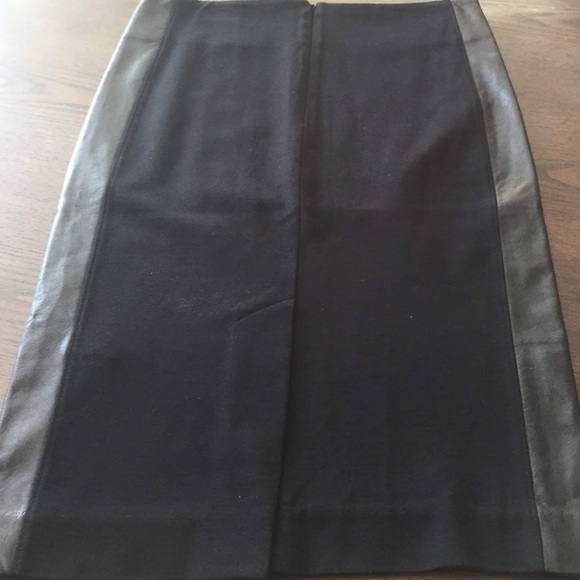Black midi skirt with faux leather panels - Picture 10 of 11